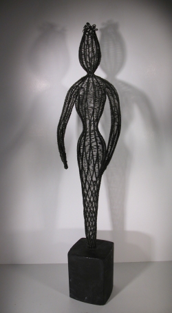 Kvindeskulptur i metalflet, Alice R. Rasmussen